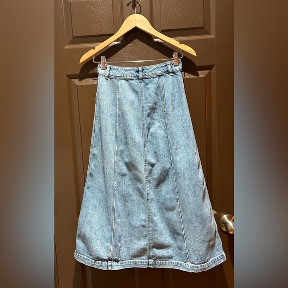 Vintage Y2K Women’s Maxi Gap Denim Skirt. Full Button down . - Picture 2 of 4